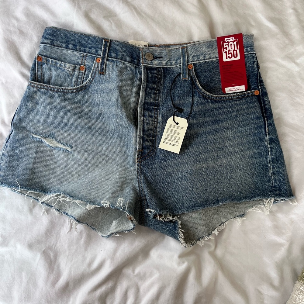 NWT Levi’s dual tone 501 denim shorts